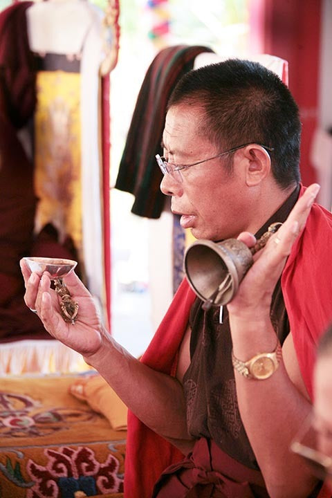 Tulku Sang-ngag Rinpoche with Bell Photo